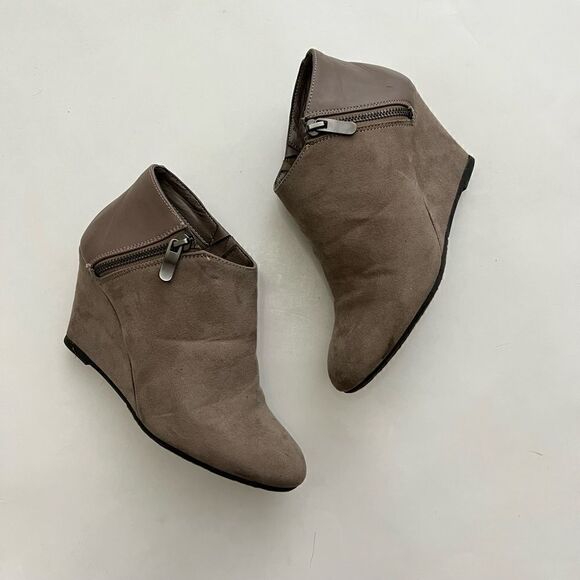 Chinese Laundry Brown Suede Ankle Edge Bootie Women’s Size 7 - Picture 10 of 10